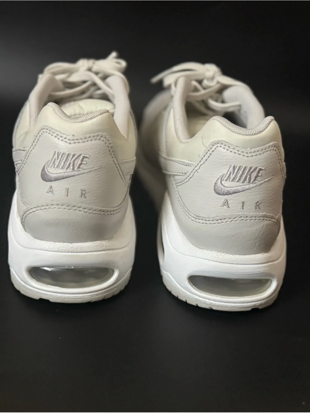 Nike  Air Max women size 8.5 Sneakers  sport shoes in Beige